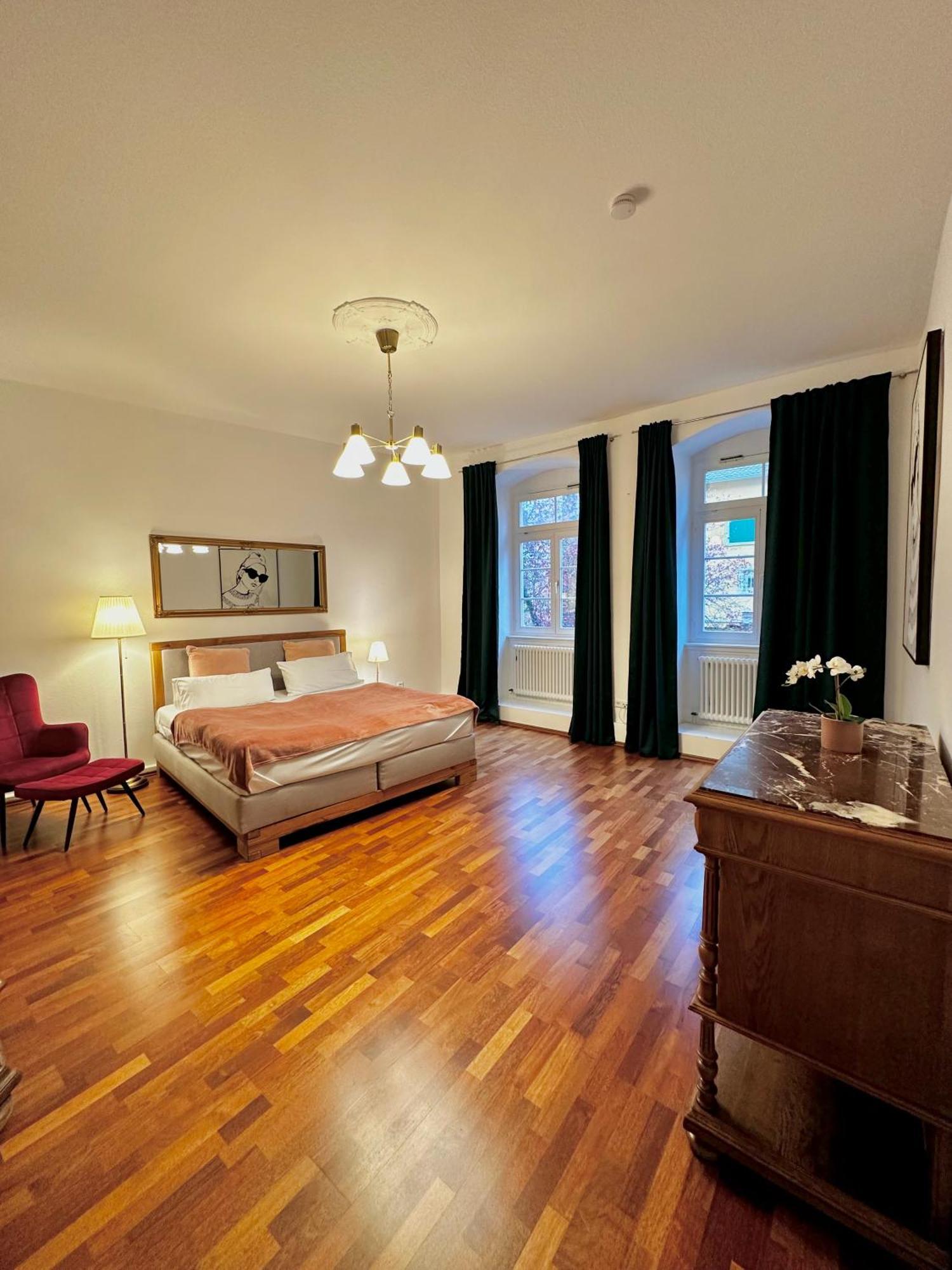 Hirsch Appartements Baden-Baden Exterior foto